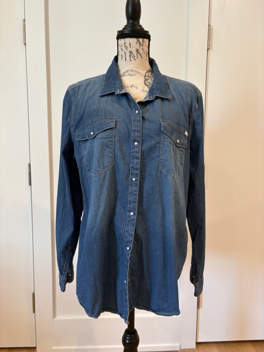 Calvin Klein women’s  Denim Button-Up Shirt - Blue size xxl